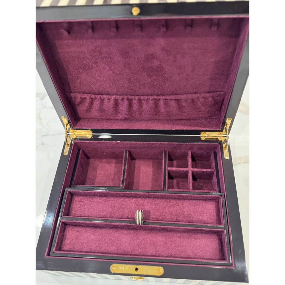 Henri Bendel Jewelry Box - Picture 3 of 7